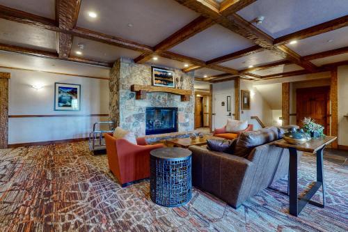 Eagle Ridge Lodge II