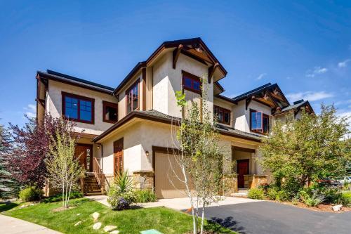 Eagle Ridge Lodge III