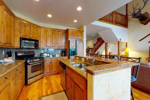 Eagle Ridge Lodge III