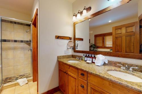 Eagle Ridge Lodge III