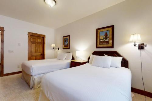 Eagle Ridge Lodge III