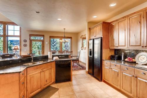 Eagle Ridge Lodge III