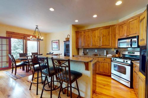 Eagle Ridge Lodge III