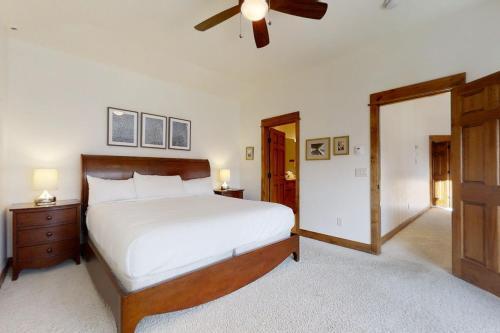 Eagle Ridge Lodge III