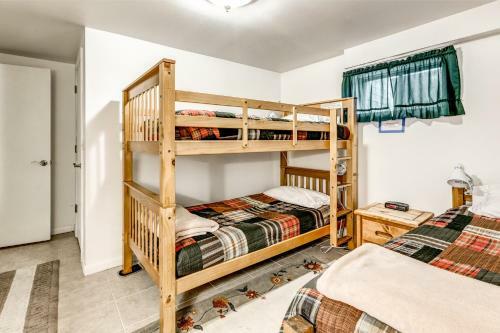 2731 Apres Ski Way Townhouse