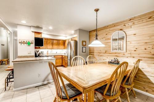 2731 Apres Ski Way Townhouse