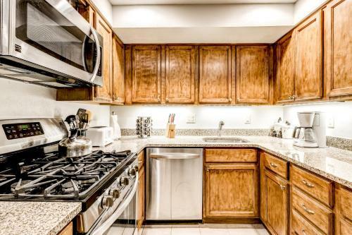 2731 Apres Ski Way Townhouse