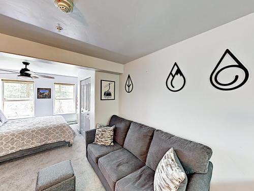 Apartamento New Listing! Renovated Studio With On-site Gondola Condo