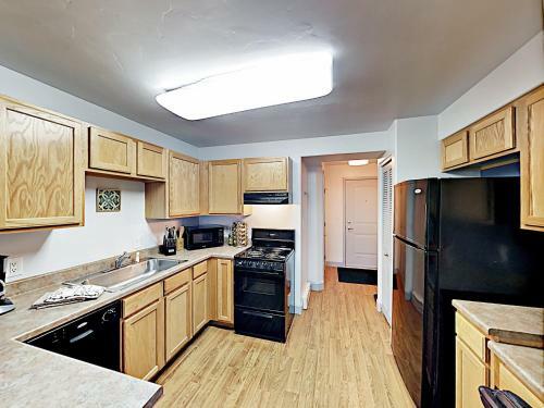 Apartamento New Listing! Renovated Studio With On-site Gondola Condo