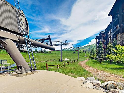 Apartamento New Listing! Renovated Studio With On-site Gondola Condo