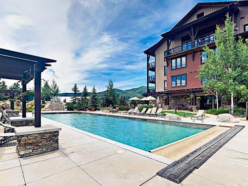 Apartamento New Listing! Renovated Studio With On-site Gondola Condo