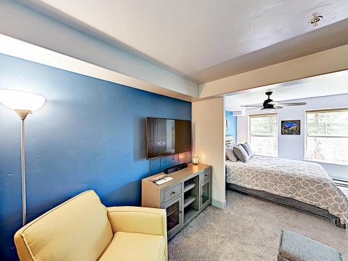 Apartamento New Listing! Renovated Studio With On-site Gondola Condo