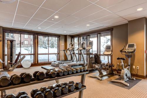 Apartamento New Listing! Renovated Studio With On-site Gondola Condo