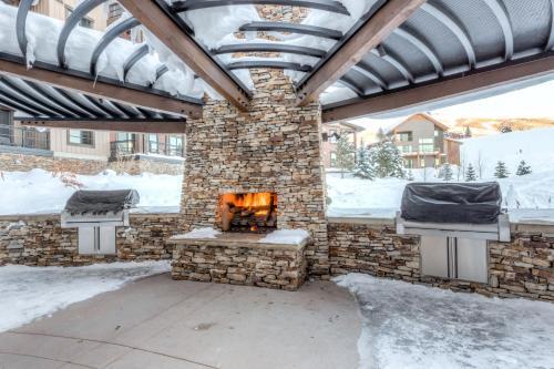 Apartamento New Listing! Renovated Studio With On-site Gondola Condo
