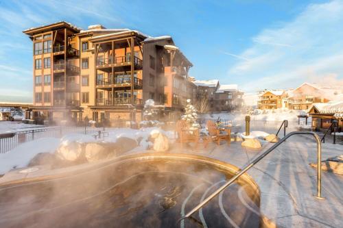 Apartamento New Listing! Renovated Studio With On-site Gondola Condo