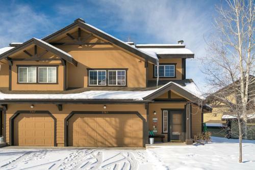 #1018 3 Bed 3 Bath Mountain Townhome