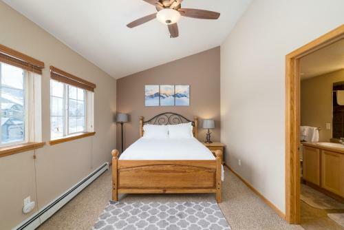 #1018 3 Bed 3 Bath Mountain Townhome