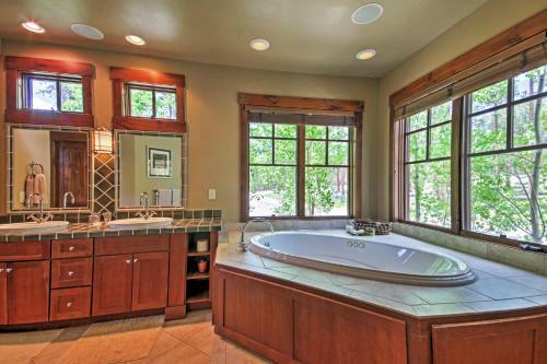 Tabernash Retreat With Hot Tub And Stunning Mtn Views!
