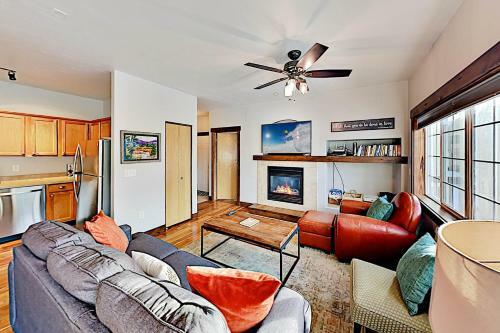 Apartamento Modern Mountain Condo - Near Skiing, Dining, Shops Condo