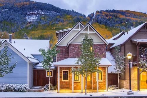 205 S Oak By Exceptional Stays