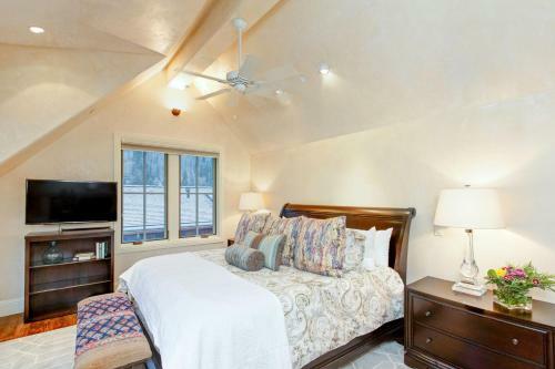 205 S Oak By Exceptional Stays