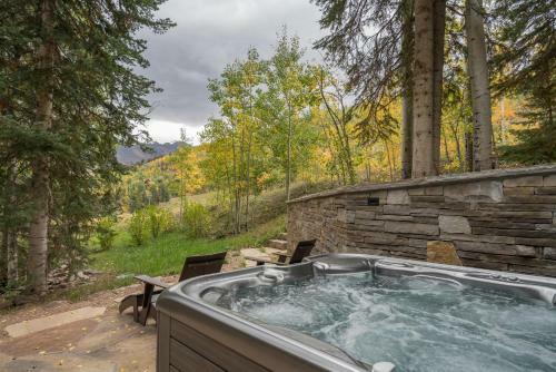 Yellow Brick Cabin By Exceptional Stays