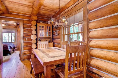 Yellow Brick Cabin By Exceptional Stays