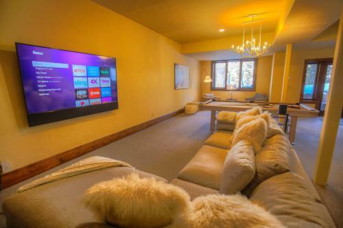 Prospect Falls Getaway - Effervescent Paradise Townhome