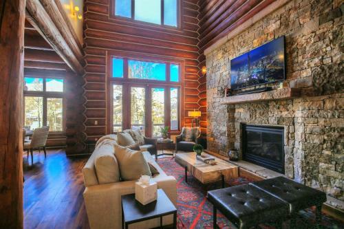 Prospect Falls Getaway - Effervescent Paradise Townhome