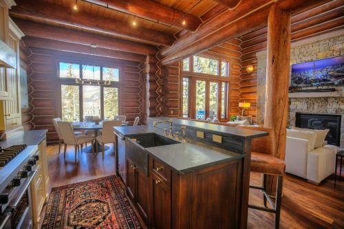 Prospect Falls Getaway - Effervescent Paradise Townhome