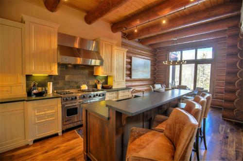 Prospect Falls Getaway - Effervescent Paradise Townhome