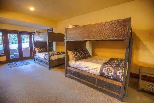 Prospect Falls Getaway - Effervescent Paradise Townhome