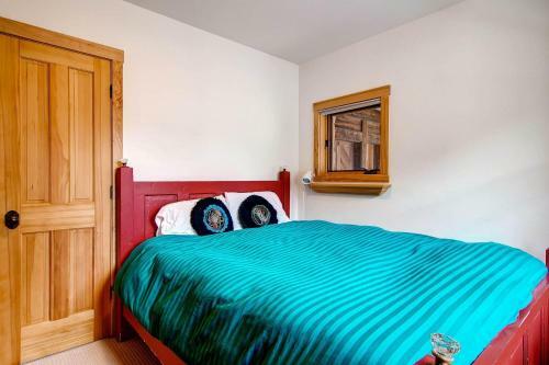 Columbia Ave East 985 - East End Retreat