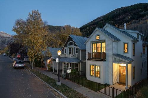 Pacific Ave West 412 - Alpine Dream