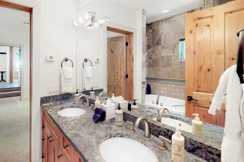 Pacific Ave West 412 - Alpine Dream