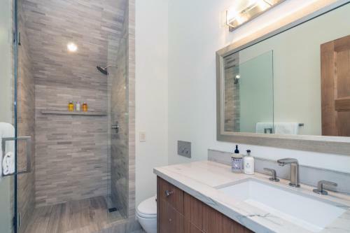 Pacific Ave West 330 B - Central Chalet