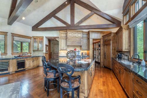 The Pinnacle By Exceptional Stays