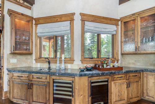 The Pinnacle By Exceptional Stays