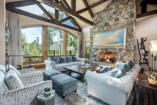 The Pinnacle By Exceptional Stays