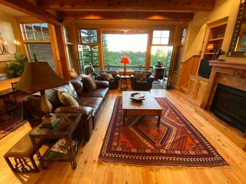 Double Eagle B2 - A Picturesque Cabin