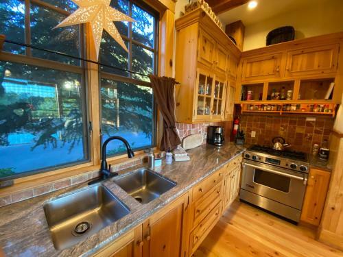 Double Eagle B2 - A Picturesque Cabin