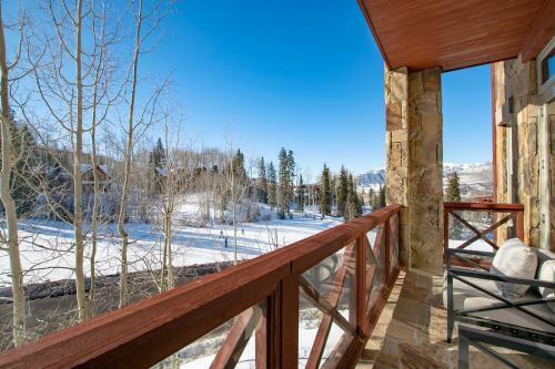 Lorian 4 - Luxurious Ski-in Ski-out Forest Condo