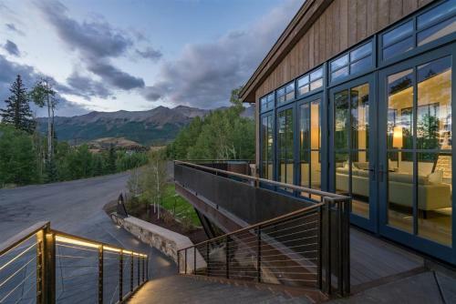 Vischer Drive 137 - The Vischer View House