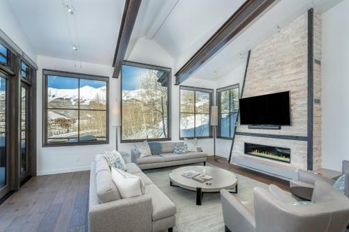 Vischer Drive 137 - The Vischer View House