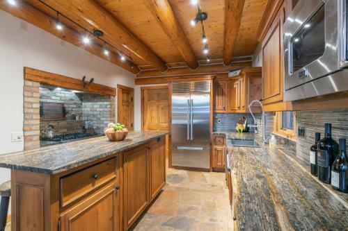Vischer Drive 131 - Slopeside
