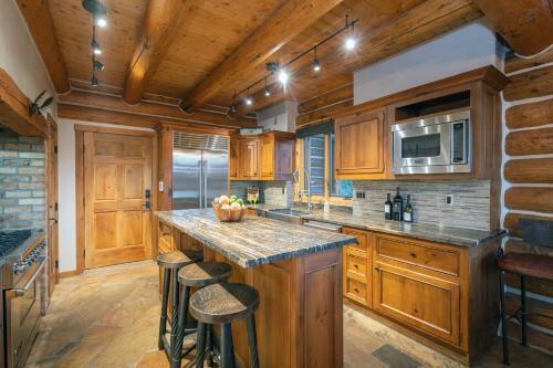 Vischer Drive 131 - Slopeside