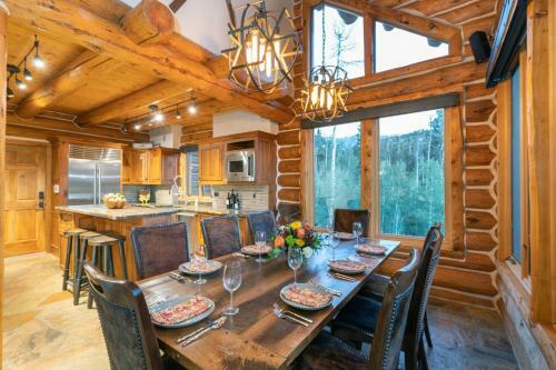 Vischer Drive 131 - Slopeside