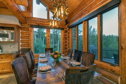 Vischer Drive 131 - Slopeside