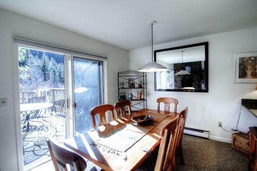 K1 Gore Creek Meadows Townhouse