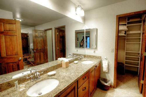 K1 Gore Creek Meadows Townhouse